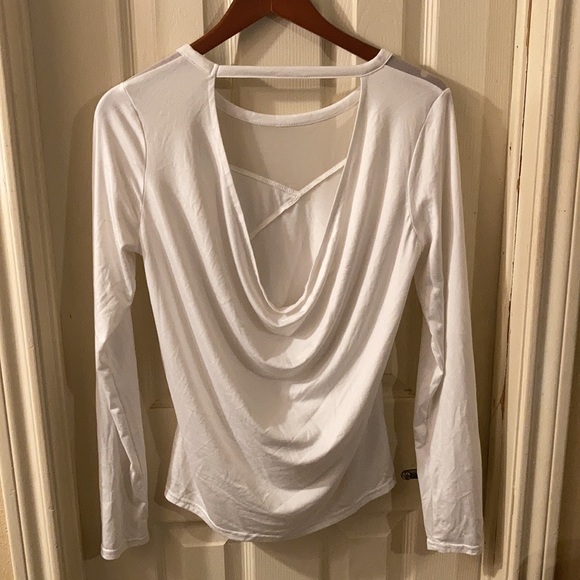 Zobha Tops - ZOBHA ATHLETIC TOP WITH DRAPE IN BACK SIZE SMALL